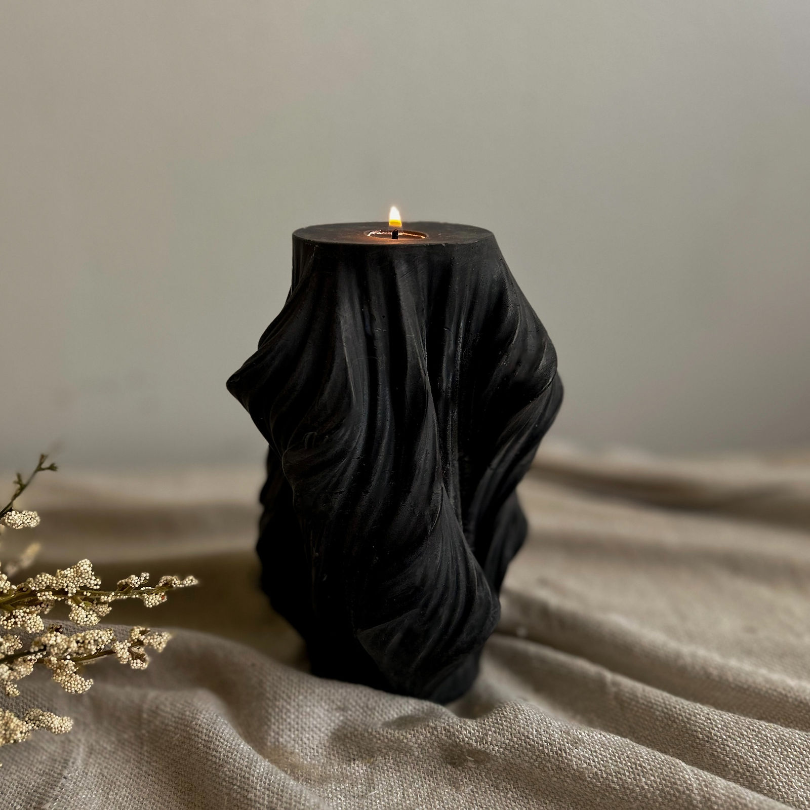 Noir Ariel Wave Candle