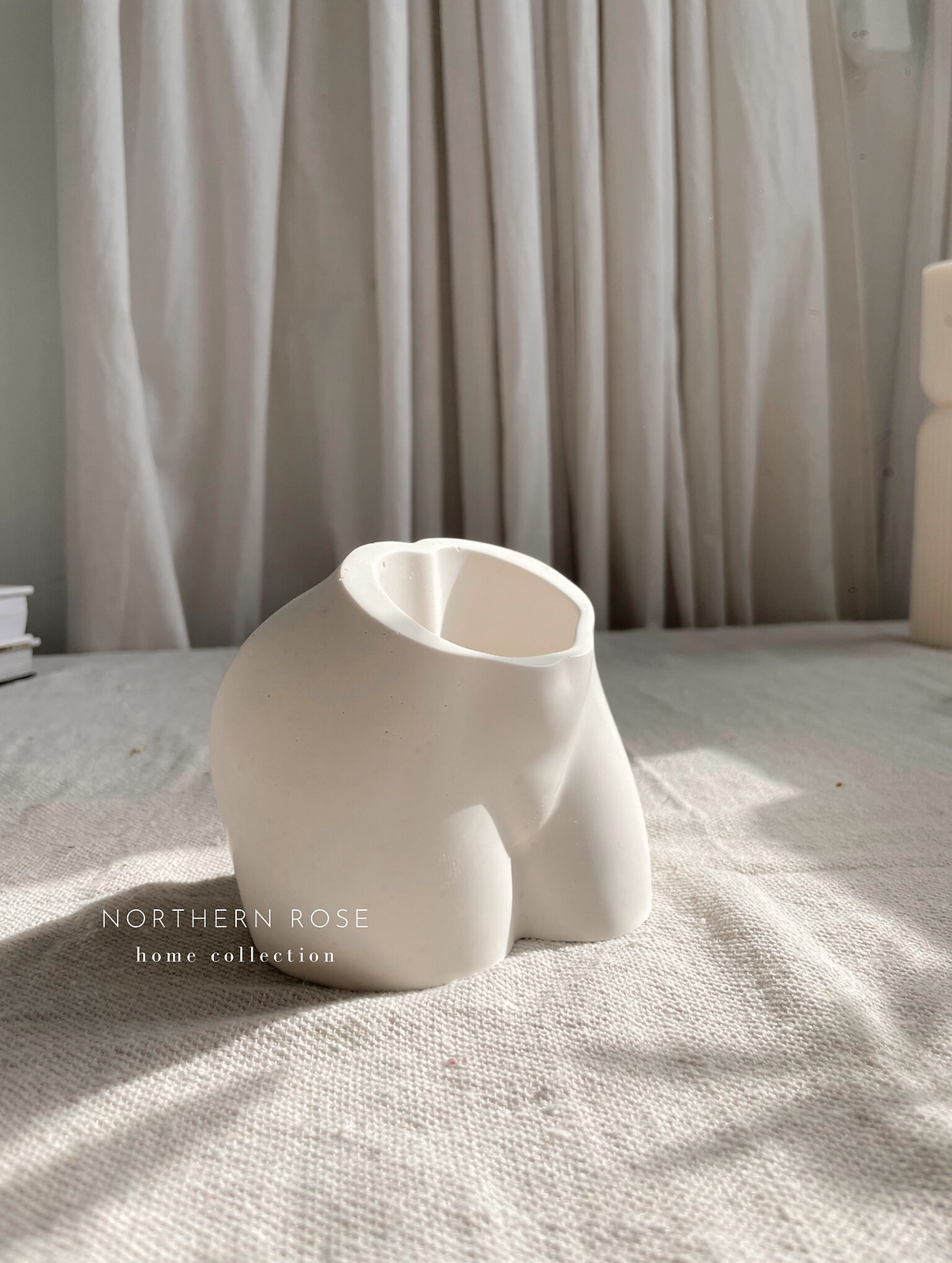 Bum Vase