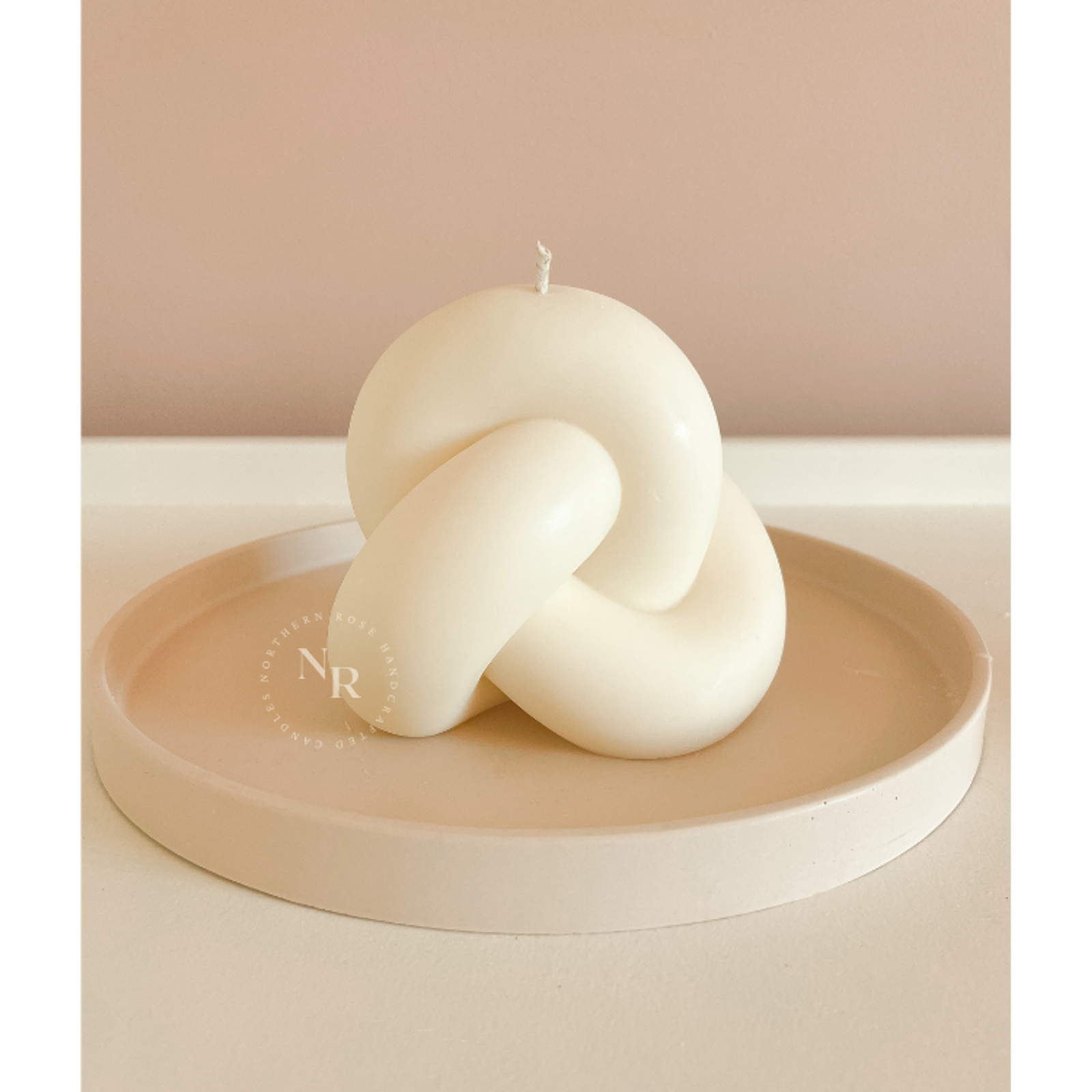 Naomi Large Knot Candle 